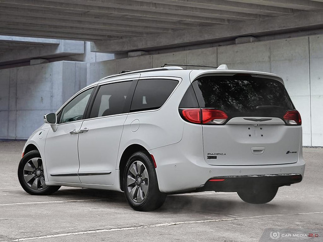2019 Chrysler Pacifica Hybrid Limited in Cars & Trucks in St. Catharines - Image 4