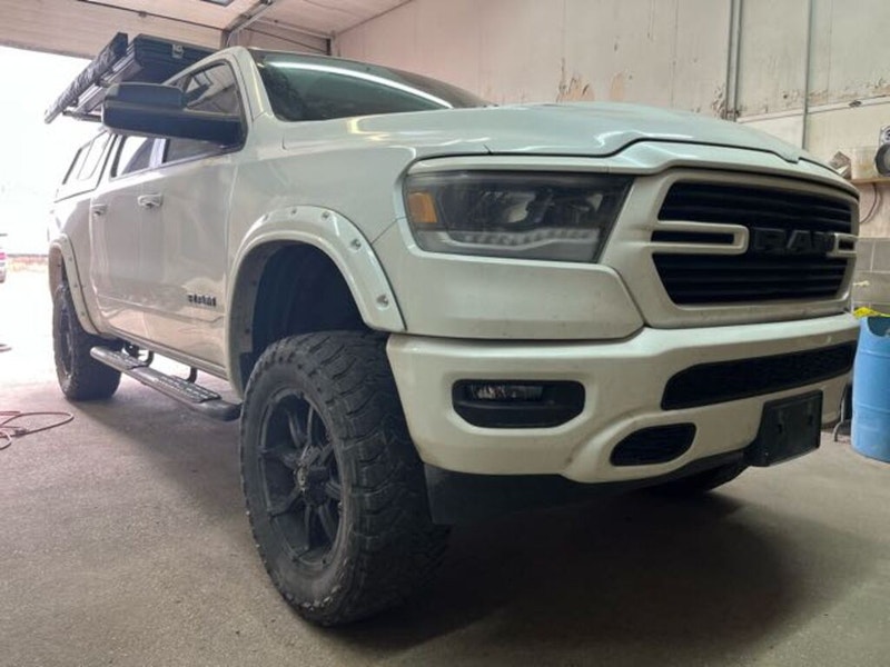 2019 Ram 1500 Lifted Sport Aftermarket Wheels/Tires Rooftop tent Cars