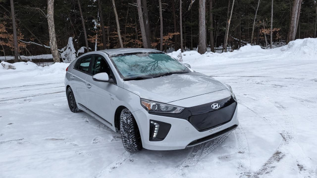 Hyundai Ioniq Electric SE à hayon avec ensemble climat nordique  in Cars & Trucks in Trois-Rivières - Image 3