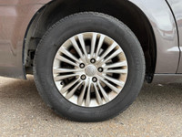 FINANCING AVAILABLE! STOW N GO, LEATHER, PUSH START, REARVIEW CAMERA, ALLOY WHEELS, REAR-SEAT ENTERT... (image 9)