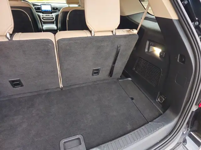 2020 Ford Explorer XLT 4WD in Cars & Trucks in Chatham-Kent - Image 37