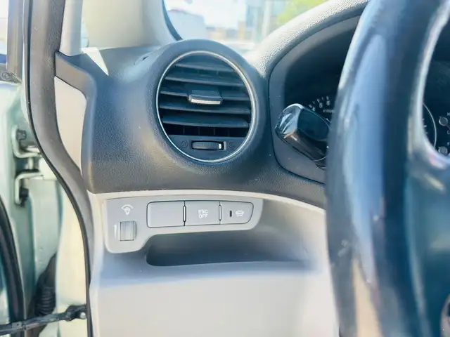 2008 KIA Rondo LX in Cars & Trucks in Edmonton - Image 19