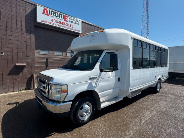 2009 Ford E-450 24 Passenger Bus in Cars & Trucks in Calgary - Image 2