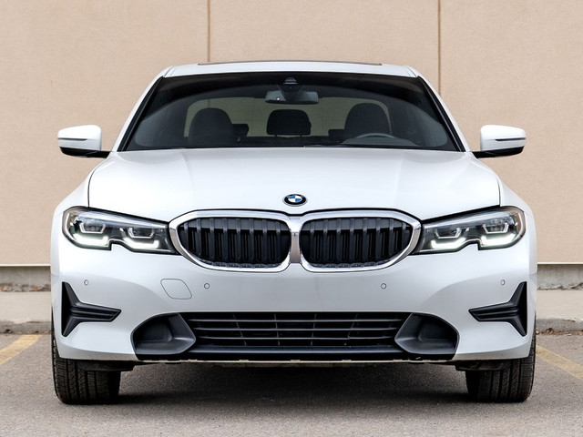 2019 BMW 3 Series 330i xDrive - Accident Free | Sunroof | Backup in Cars & Trucks in Saskatoon - Image 2