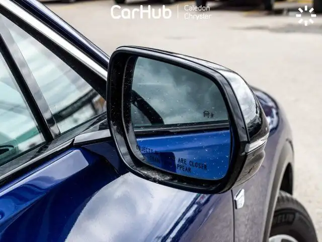 2024 Cadillac LYRIQ Tech Pano Sunroof 33Display Blind Spot Navi in Cars & Trucks in Mississauga / Peel Region - Image 12