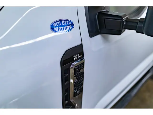 2023 Ford F-350 4x4 Crew Cab XL Deck BCam dans Autos et camions dans Grande Prairie - Image 28