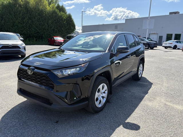 Toyota RAV4 LE 2022 AWD - ENTRETENUE AU CONCESSIONNAIRE - in Cars & Trucks in Québec City