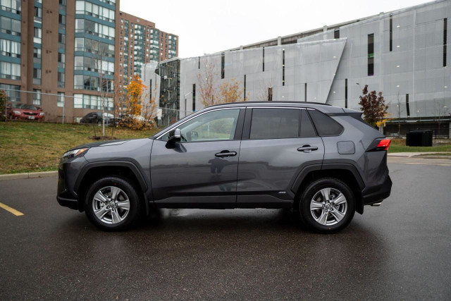  2024 Toyota RAV4 HYBRID XLE AWD| NO ACCIDENTS | CLEAN CARFAX in Cars & Trucks in Mississauga / Peel Region - Image 4