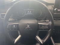 Power Liftgate,Panoramic Roof,Privacy Glass,Rear Spoiler,Variable Speed Intermittent Wipers,Power Mi... (image 9)
