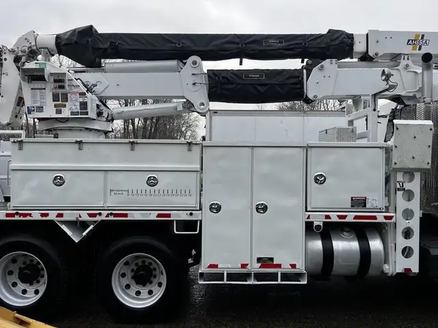 2011 western-star-trucks 4900 Twin Steer DD15 Altec AH85A Bucket in Heavy Trucks in Richmond - Image 24