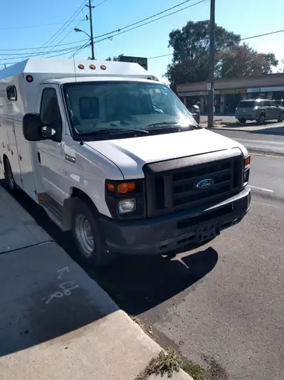 2010 FORD E350 6L DIESEL WITH ONLY 118000KMS Engine: 6.0 L 8 Cylinder