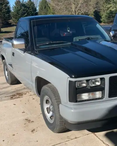 1989 GMC step side with 91000 original kms has a 305 with hooker headers and complete dual thrush ex...
