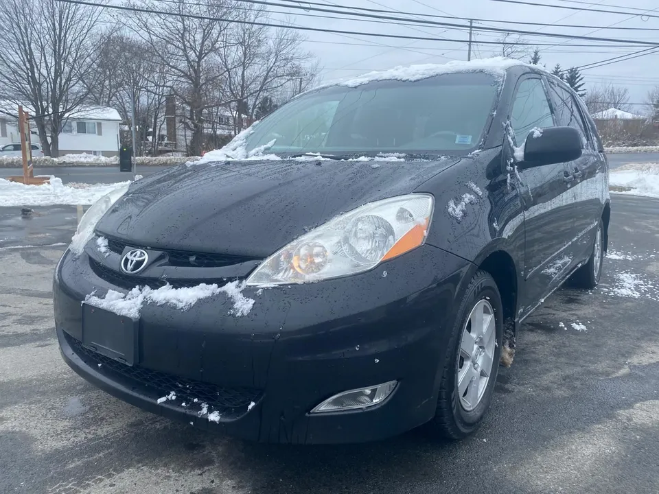 2009 Toyota Sienna LE 3.6L | Leather | New MVI | Heated Seats