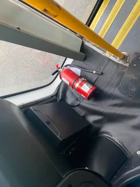 2018 chevrolet Express G4500 21 Passenger Bus With Wheelchair Ac in Heavy Trucks in Richmond - Image 20