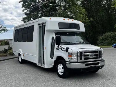 2013 Ford Econoline E450 E-450 23 Passenger Bus, ( 22 passenger 1 Driver) 6.8L, 10 cylinder, 1 door,...