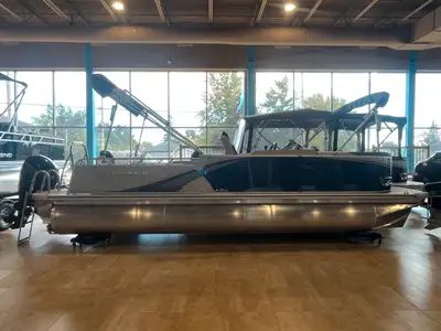 2023 | Legend | Q-Series Dual Lounge Sport Pro Prix régulier (87 098 $) Économie de 8 000 $ 79 098 $...