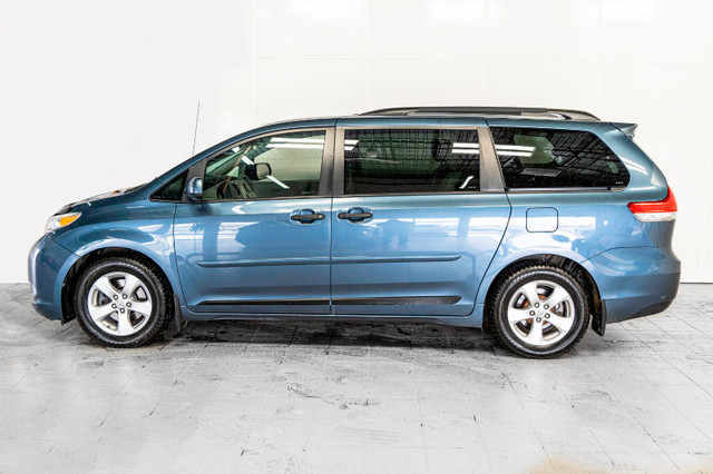 2014 Toyota Sienna in Cars & Trucks in City of Montréal - Image 3