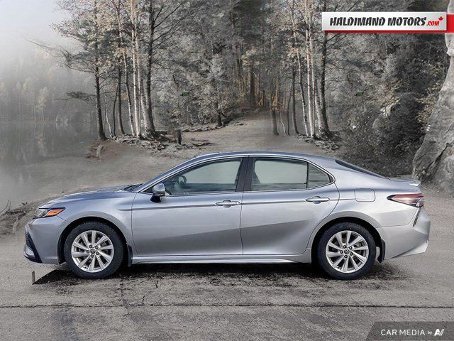 2022 Toyota Camry SE in Cars & Trucks in Hamilton - Image 2