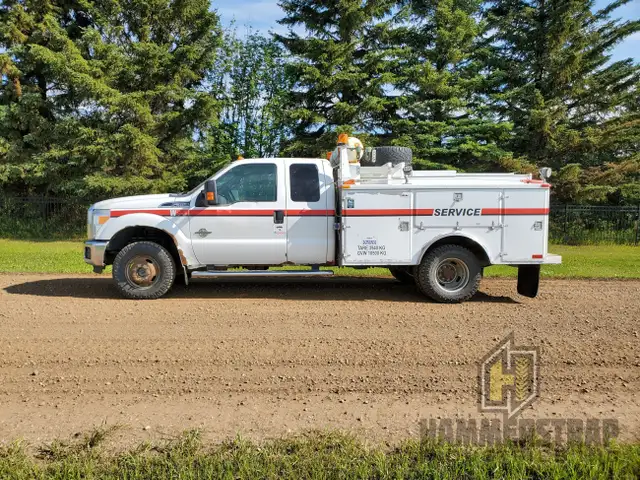 FORD F-350 Super Duty 4x4 XLT Mechanic Service Truck in Cars & Trucks in Edmonton - Image 5