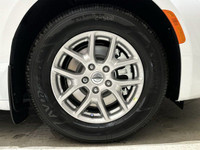 EXECUTIVE CROSSTOWN DEMO! This 2024 CHRYSLER VOYAGER LX has the following options Cloth Bucket Seats... (image 9)