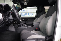 Engine: Moteur à 4 cylindres 2.4L L/100Km City: 12.5 L/100Km Hwy: 10.2 (image 1)