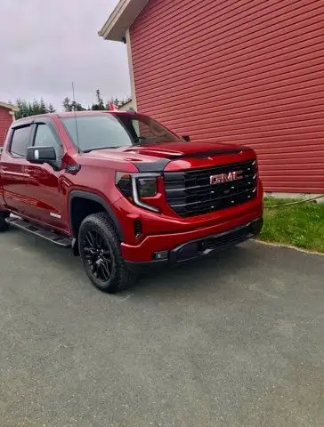 Come see this certified 2022 GMC Sierra 1500 Elevation Crew 4X4 | Duramax Diesel | Leather | Adaptiv...