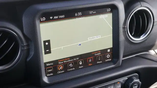 2019 Jeep Wrangler Unlimited Sahara 4x4 | Leather in Cars & Trucks in Guelph - Image 22