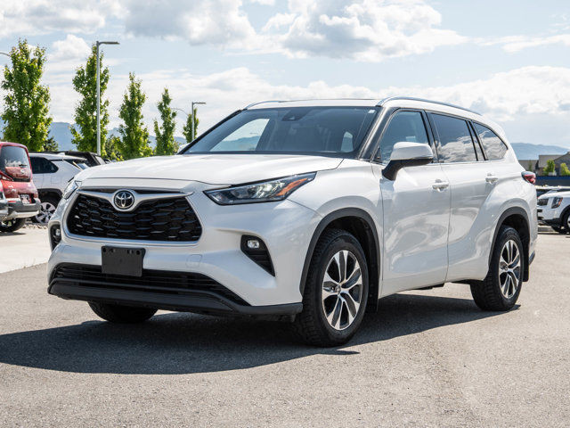 2021 Toyota Highlander XLE | ONE OWNER | SUNROOF | SOFTEX | AWD in Cars & Trucks in Kelowna - Image 4