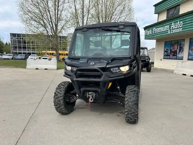 2021 CAN-AM DEFENDER HD10 with CAB & HEATER in ATVs in Strathcona County - Image 5