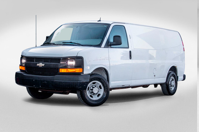 2014 Chevrolet Express Cargo Van 4.8L * AIR CONDITIONNÉ * ALLONG in Cars & Trucks in City of Montréal