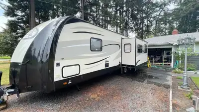 APPLY NOW: https://www.ridecollective.ca/get-pre-approved The 2015 Forest River Vibe Extreme Lite 26...