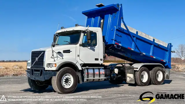 2012 VOLVO VHD 10 WHEEL DUMP TRUCK in Heavy Trucks in Chilliwack - Image 3