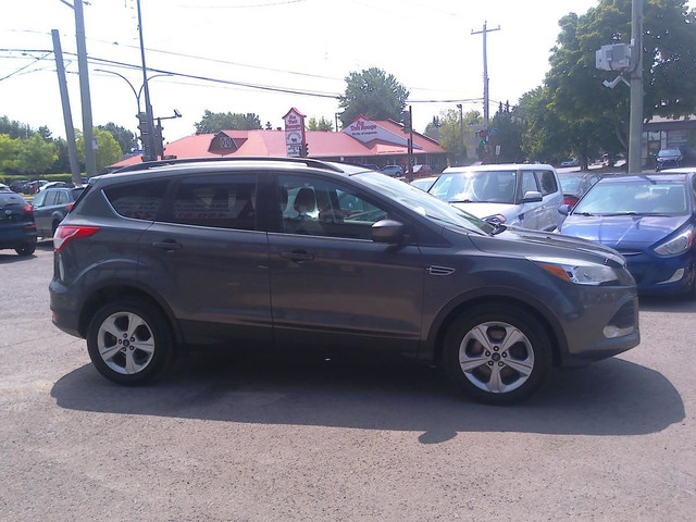 FORD ESCAPE SE AWD 2016 in Cars & Trucks in Longueuil / South Shore - Image 4
