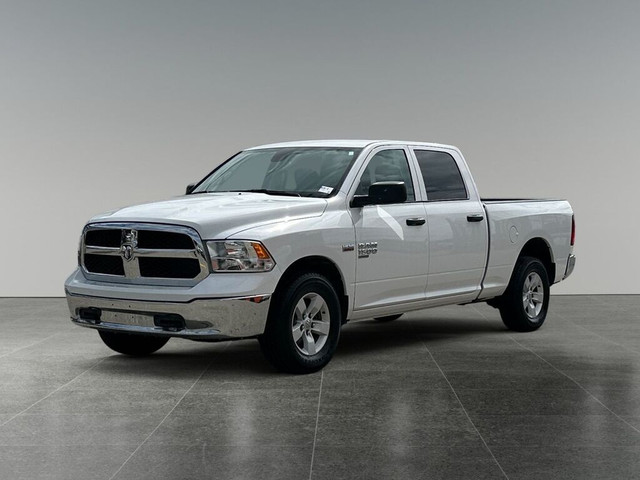 2022 Ram 1500 Classic SLT 4x4 Crew Cab 5.7L in Cars & Trucks in Calgary