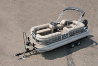 2020 SUNTRACKER PARTY BARGE 20 DLX W/ 60 ELPT FourStroke Command