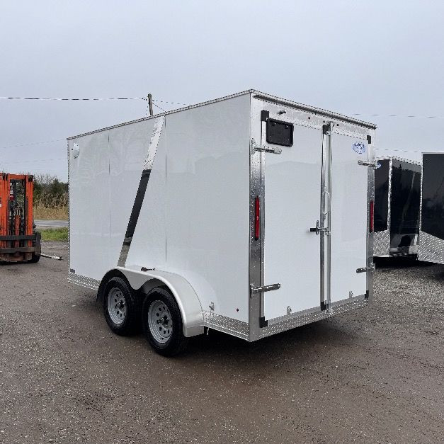 7x12 Tandem Axle 6.6 FT Interior barn door Enclosed Cargo Traile in Cargo & Utility Trailers in Hamilton - Image 2