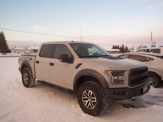 2017 Ford F 150 Raptor 4x4 Crew - Avalanche Grey in Cars & Trucks in Timmins - Image 2