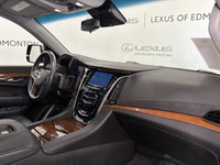 Indulge in the sophistication of our 2017 Cadillac Escalade Luxury, HEATED FRONT SEATS, NAVIGATION S... (image 5)