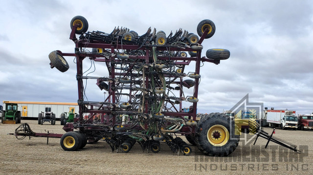 SEED HAWK 66 Ft Air Seeder Seed Drill in Farming Equipment in Edmonton - Image 3