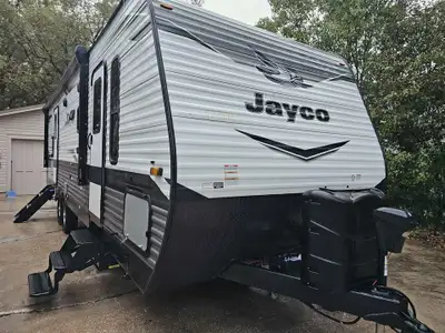 APPLY NOW: https://www.ridecollective.ca/get-pre-approved 2022 Jayco Jay Feather Ultra Lite is a 24-...