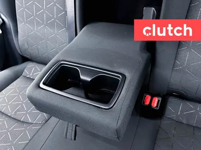 2022 Toyota RAV4 XLE AWD w/ Apple CarPlay, Heated Front Seats, R dans Autos et camions dans Ville de Toronto - Image 20