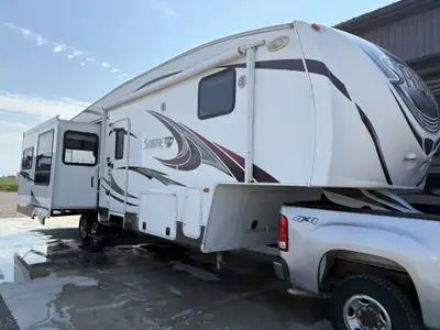 Specifications and Features: Length: 35.17 ft. Dry Weight: 9,649 lbs. GVWR: 13,092 lbs. Hitch Weight...