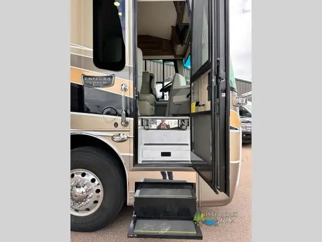 2023 Entegra Coach Cornerstone 45B 605 h.p. 26K Miles in RVs & Motorhomes in Moncton - Image 17