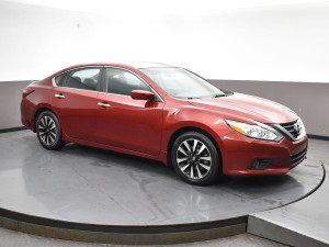 2018 Nissan Altima SV w/ remote start, back up camera, alloy wheels, sun roof, heated seats and much more!