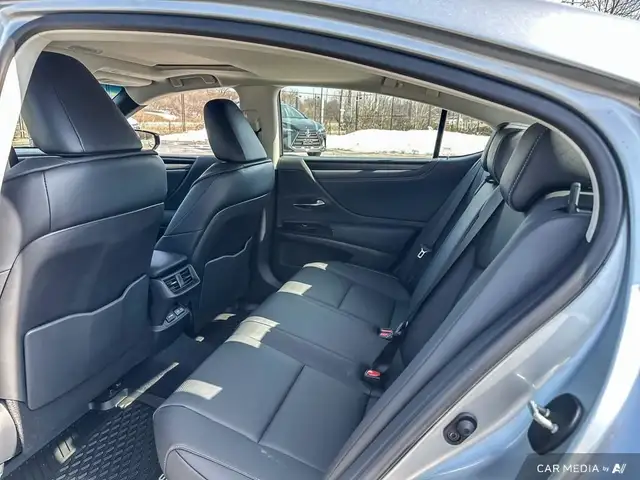 2025 Lexus ES 300h | F SPORT DESIGN| COMPANY CAR|ACCESORIES INCL in Cars & Trucks in City of Toronto - Image 24