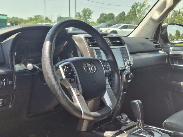 2020 Toyota 4Runner SR5 4WD | Leather | Sunroof | 3rd Row Seats in Cars & Trucks in Guelph - Image 2