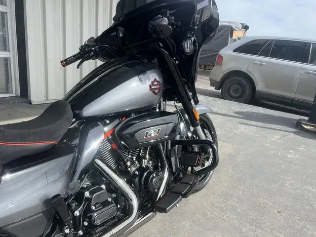 2025 Harley-Davidson FLHXSE - CVO Street Glide in Sport Touring in Winnipeg - Image 10
