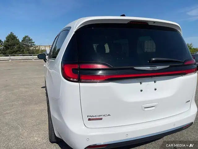 2023 Chrysler Pacifica Touring L in Cars & Trucks in Dartmouth - Image 15