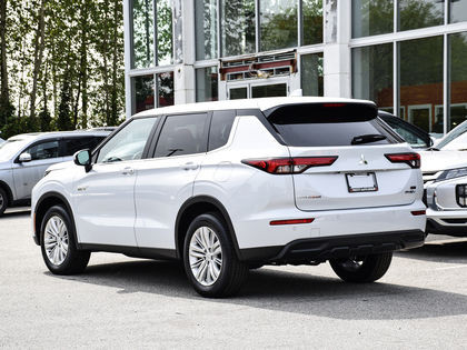 2025 Mitsubishi Outlander PHEV ES - 1.99% Financing Available, H in Cars & Trucks in Burnaby/New Westminster - Image 4