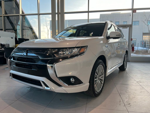  2019 Mitsubishi Outlander PHEV LE, toit ouvrant, volant chauf,  in Cars & Trucks in Longueuil / South Shore